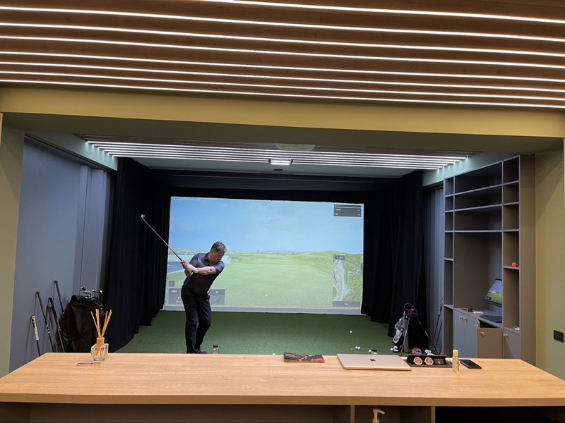 Premium simulator bays